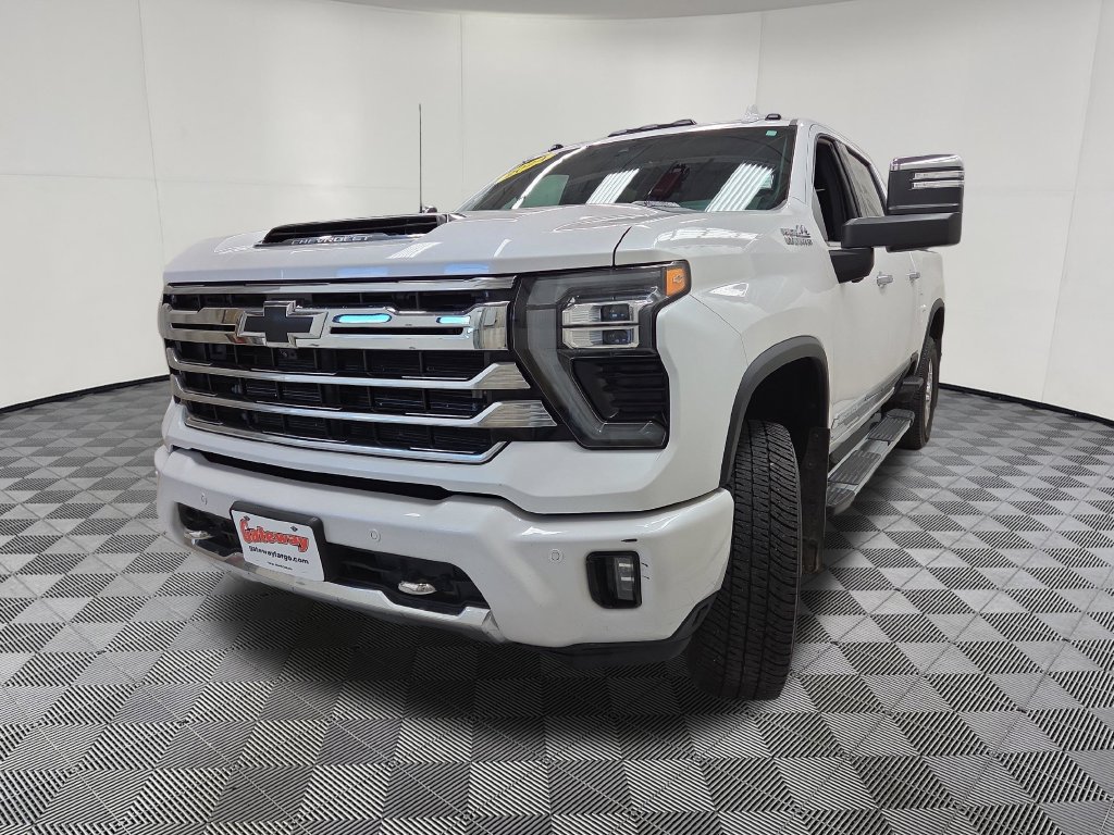 Used 2024 Chevrolet Silverado 2500 High Country w/ High Country Premium Package AWD/4WD image 8