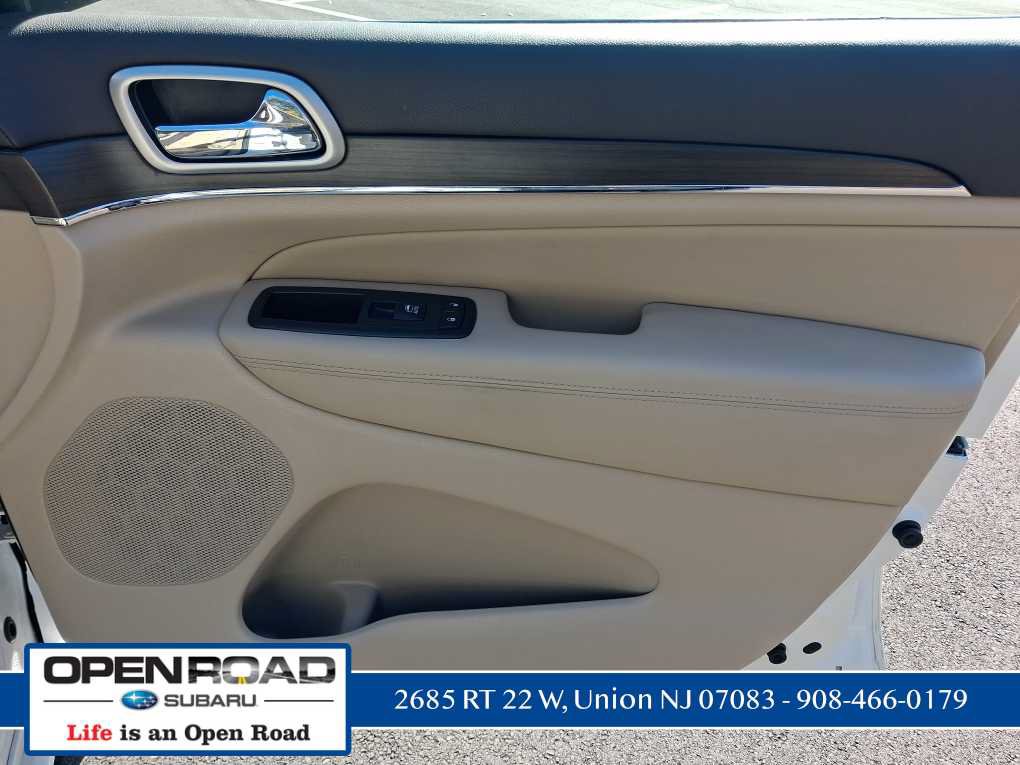 Used 2018 Jeep Grand Cherokee Overland AWD/4WD image 17