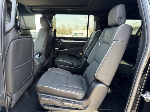 Used 2026 Cadillac Escalade ESV Sport w/ Touring Package image 33