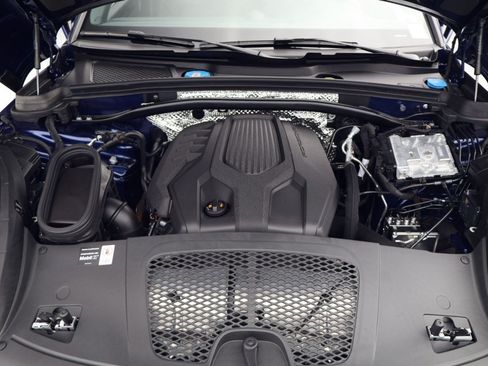New 2026 Porsche Macan AWD/4WD image 26