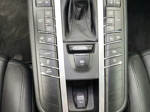 Used 2020 Porsche Macan S AWD/4WD image 34