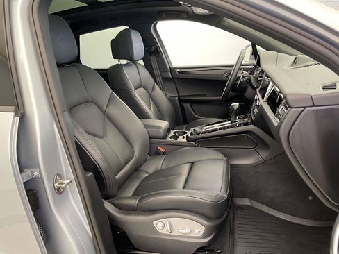 Used 2025 Porsche Macan image 23