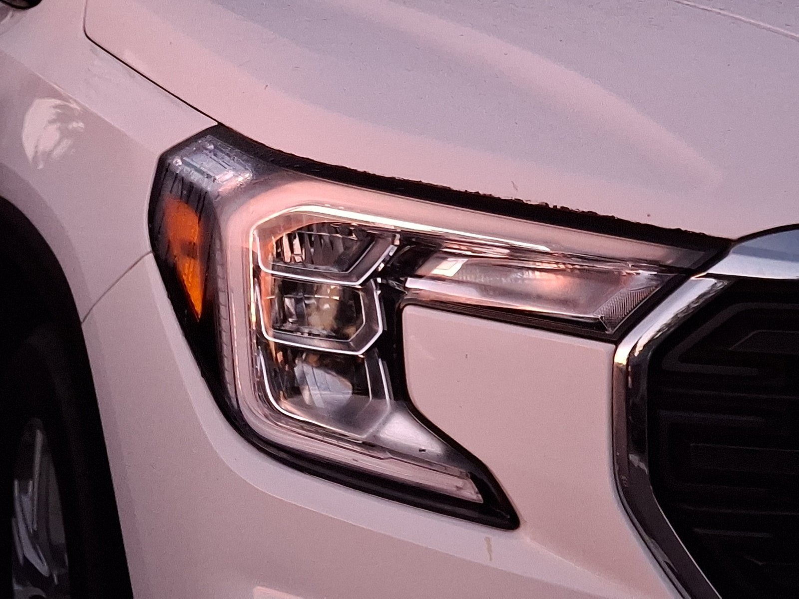 Used 2023 GMC Terrain SLE w/ Driver Convenience Package FWD image 7