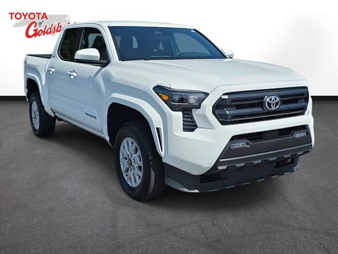 Used 2025 Toyota Tacoma SR5 AWD/4WD image 3