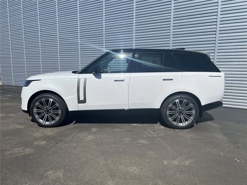 New 2026 Land Rover Range Rover SE image 2