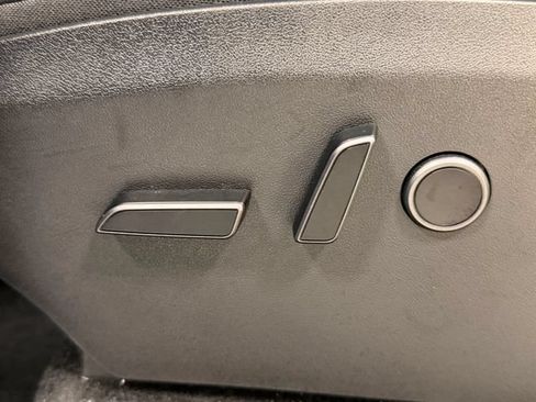 Used 2023 Tesla Model Y Long Range AWD/4WD image 18