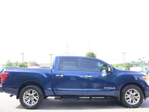 Used 2021 Nissan Titan SV w/ SV Convenience Package AWD/4WD image 6