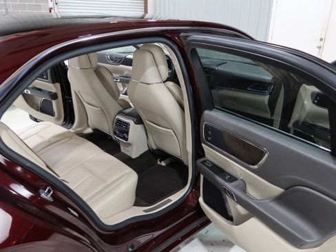 Used 2020 Lincoln Continental Reserve FWD image 11