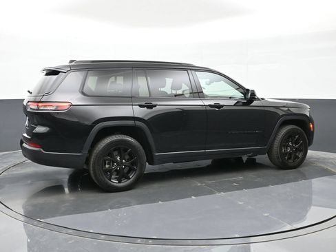 Used 2024 Jeep Grand Cherokee L Laredo AWD/4WD image 2