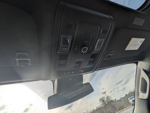 Used 2025 Chevrolet Suburban Z71 w/ Comfort Package image 32