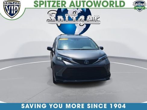 Used 2025 Toyota Sienna LE AWD/4WD image 3