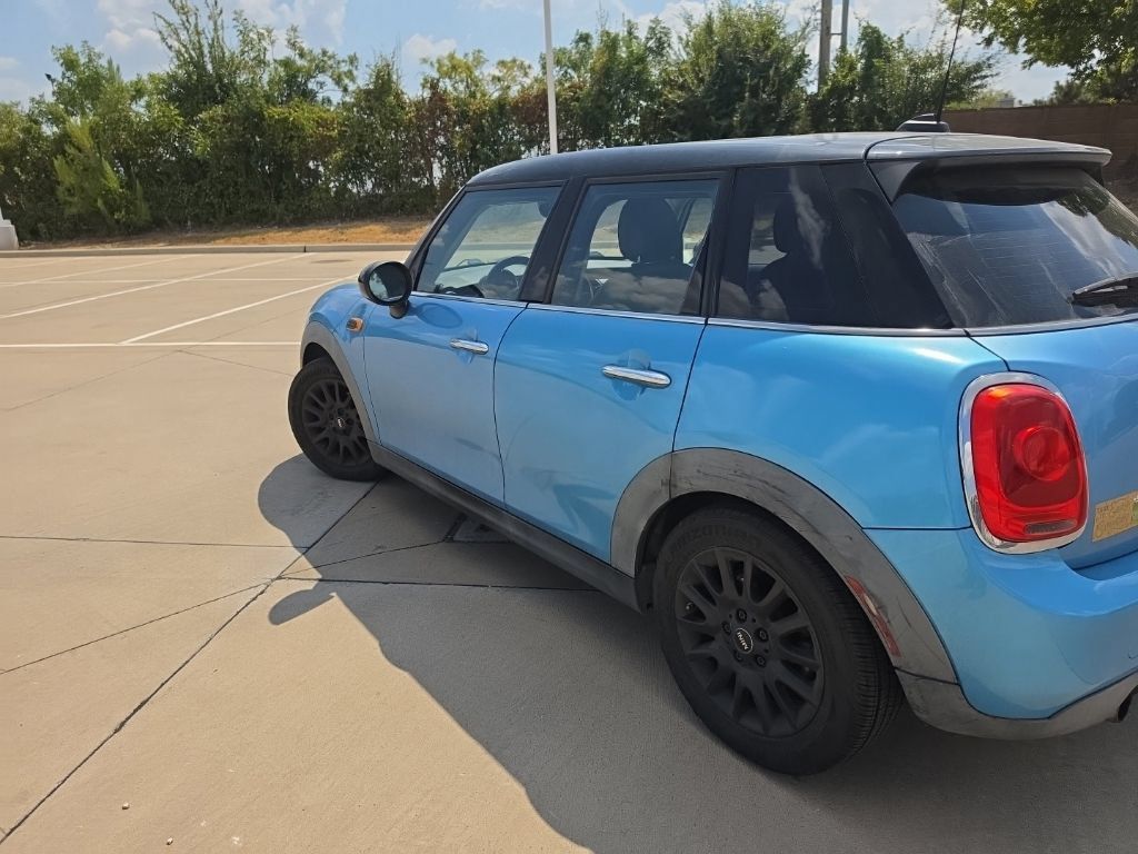 Used 2016 MINI Cooper 4-Door Hardtop w/ Media Package FWD image 4