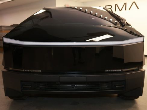 Used 2024 Tesla Cybertruck AWD Crew Cab image 5