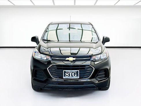 Used 2020 Chevrolet Trax LS FWD image 2