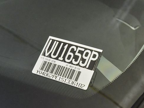 Certified 2025 Volvo XC90 B6 Plus image 31