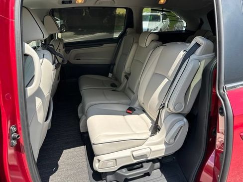 Used 2025 Honda Odyssey Touring image 9