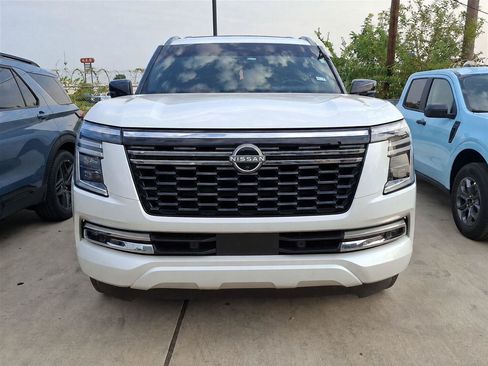 Used 2025 Nissan Armada Platinum w/ Convenience Package RWD image 3