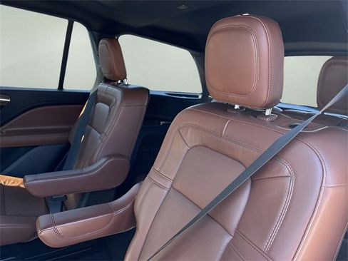 Used 2023 Lincoln Aviator Reserve image 21