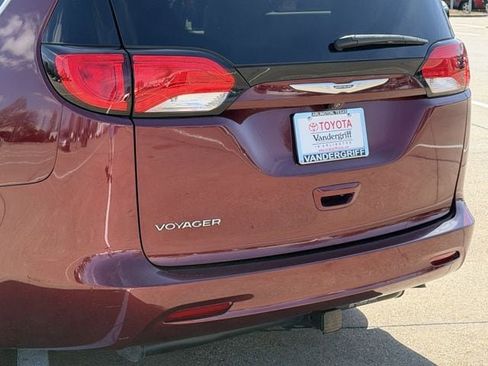 Used 2020 Chrysler Voyager L image 6