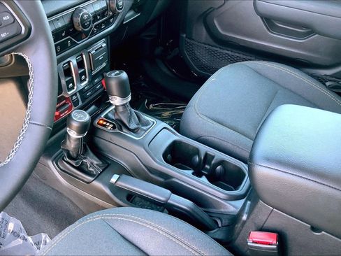 Certified 2025 Jeep Wrangler Sport AWD/4WD image 16