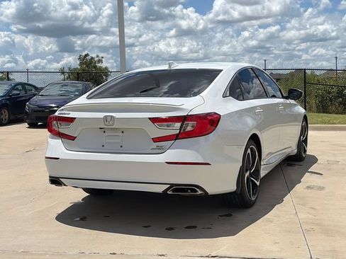 Used 2018 Honda Accord Sport image 9