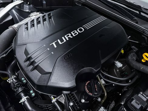 Used 2025 Genesis G70 3.3T Advanced image 13