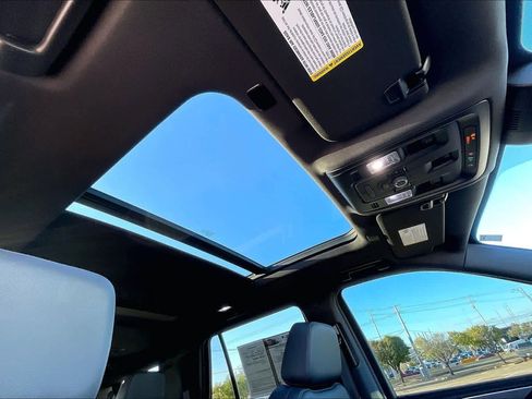 Used 2023 Chevrolet Tahoe Z71 w/ Luxury Package image 30