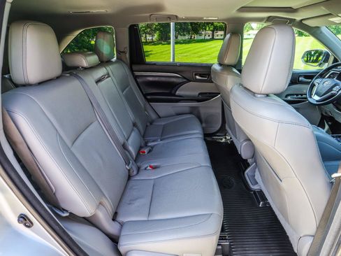 Used 2017 Toyota Highlander Limited AWD/4WD image 42