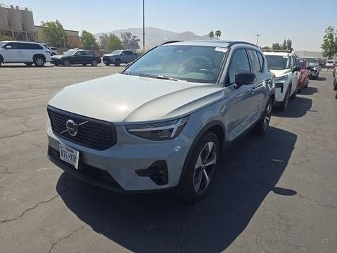 Used 2026 Volvo XC40 B5 Plus AWD/4WD image 1