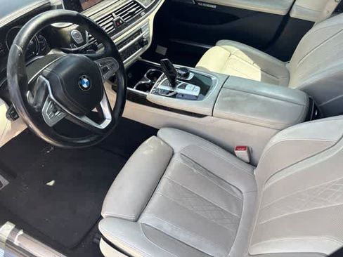 Used 2017 BMW 740i RWD image 9