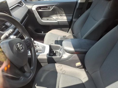 Used 2025 Toyota RAV4 LE AWD/4WD image 10