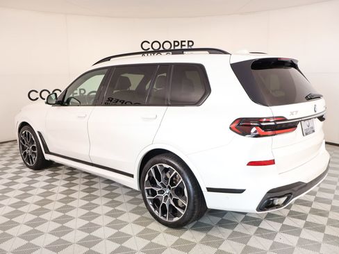 Used 2023 BMW X7 xDrive40i w/ M Sport Package AWD/4WD image 25