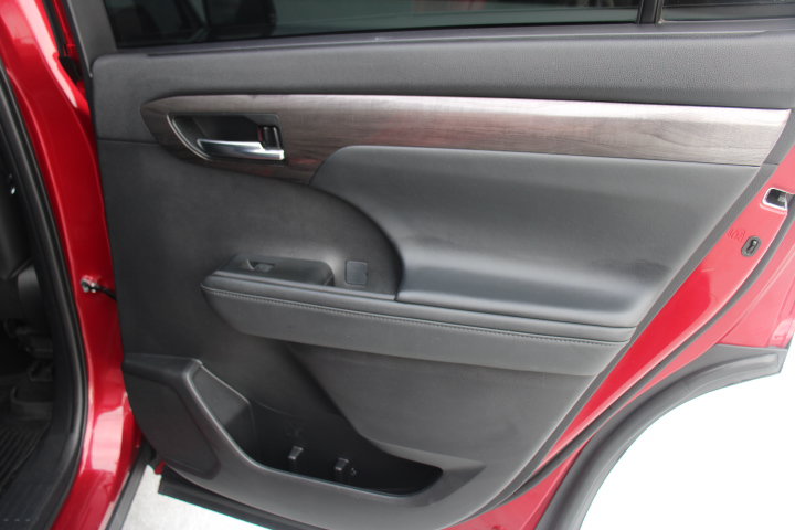 Used 2022 Toyota Highlander Platinum AWD/4WD image 18