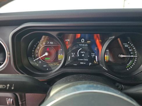 Used 2024 Jeep Wrangler Unlimited Sahara w/ Technology Group AWD/4WD image 18