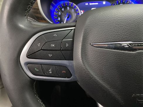 Used 2023 Chrysler Pacifica Limited image 21