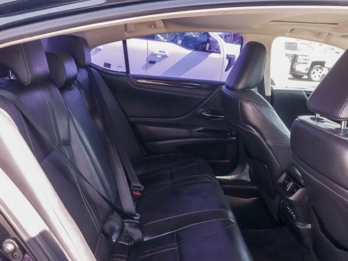 Used 2019 Lexus ES 300h w/ Accessory Package 2 image 15