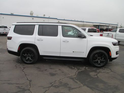 Used 2024 Jeep Wagoneer Series II image 5