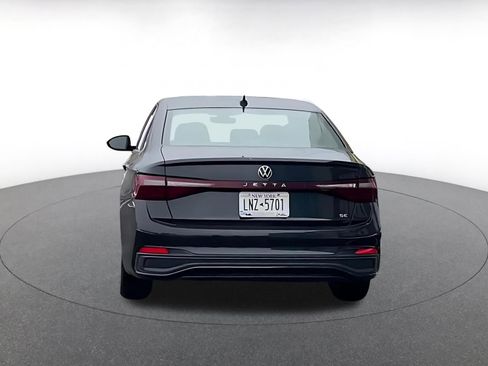 Used 2025 Volkswagen Jetta SE image 7
