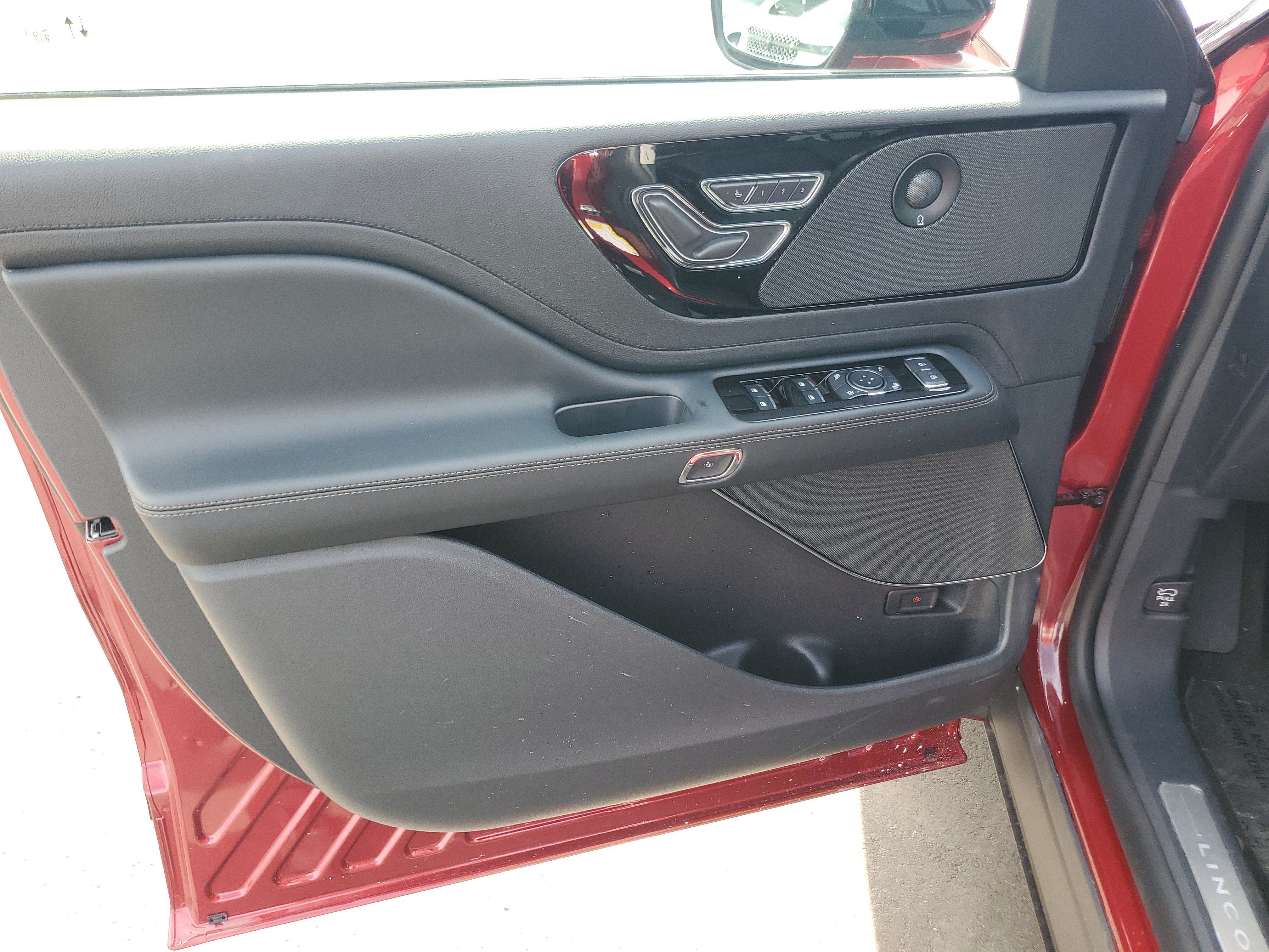 New 2027 Lincoln Aviator Reserve w/ Jet Appearance Package AWD/4WD image 8