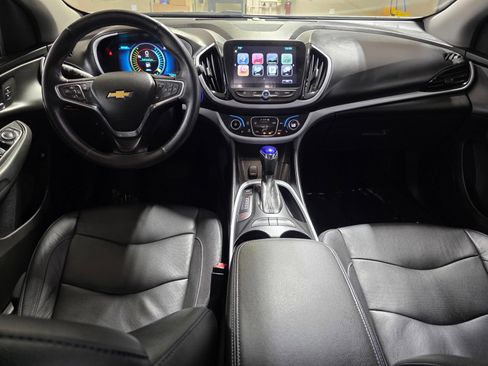 Used 2017 Chevrolet Volt LT w/ Comfort Package FWD image 18