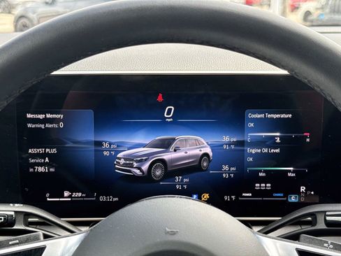 Used 2025 Mercedes-Benz GLC 300 image 29