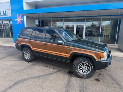 Used 1993 Jeep Grand Wagoneer AWD/4WD image 1