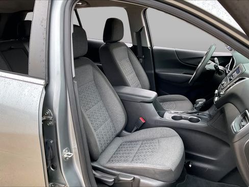 Used 2023 Chevrolet Equinox LT FWD image 10