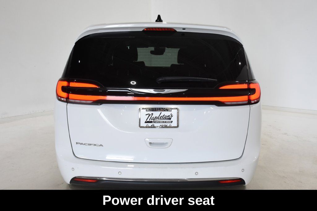 Used 2024 Chrysler Pacifica Touring-L FWD image 5