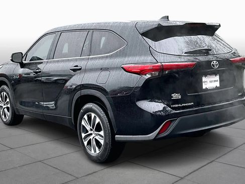 Certified 2023 Toyota Highlander XLE image 12