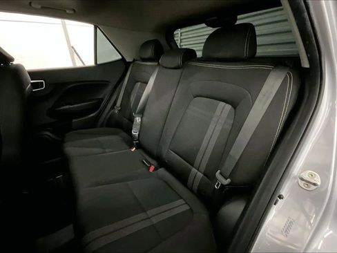 Used 2022 Hyundai Venue SEL image 25