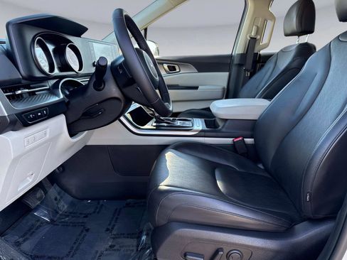 Used 2024 Kia Carnival LX image 20