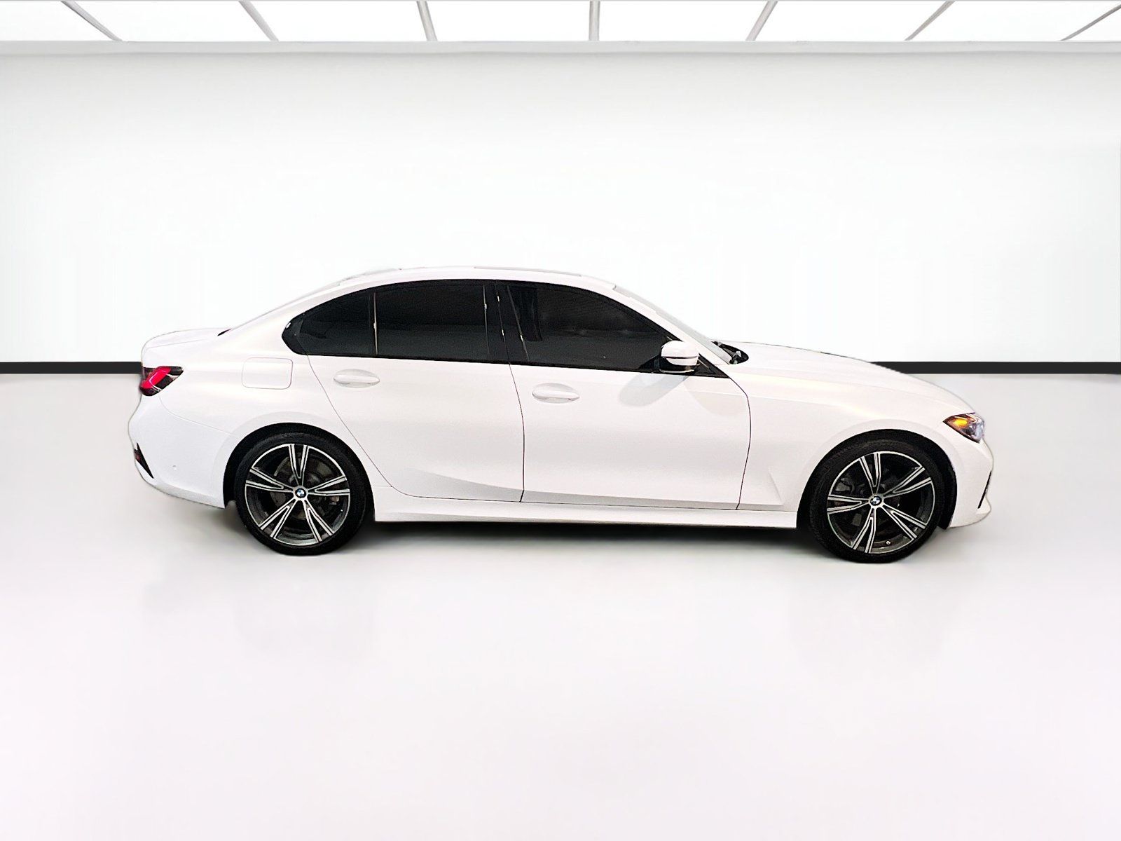 Used 2022 BMW 330i Sedan w/ Convenience Package RWD image 25