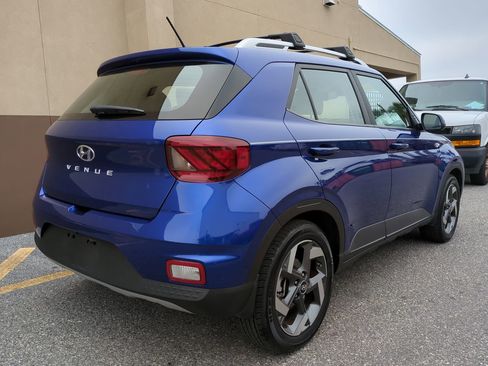 Certified 2023 Hyundai Venue Limited image 4