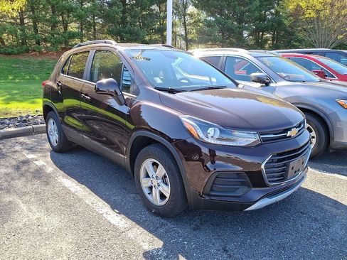 Certified 2022 Chevrolet Trax LT w/ LT Convenience Package AWD/4WD image 3